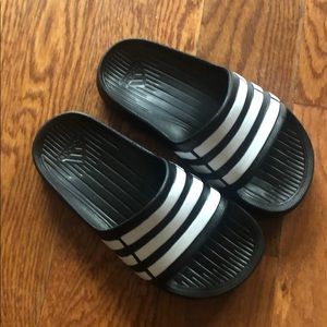 New Kids adidas 3 stripe slides